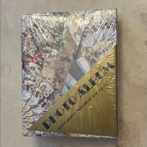 Beautiful floral photo album gold accents. Holds 100 photographs 4 x 6 format.